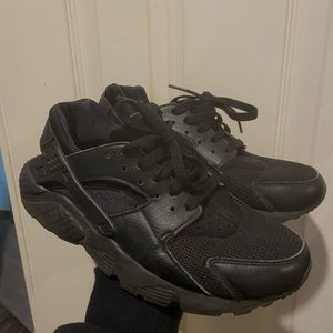 All Black Nike Huarache